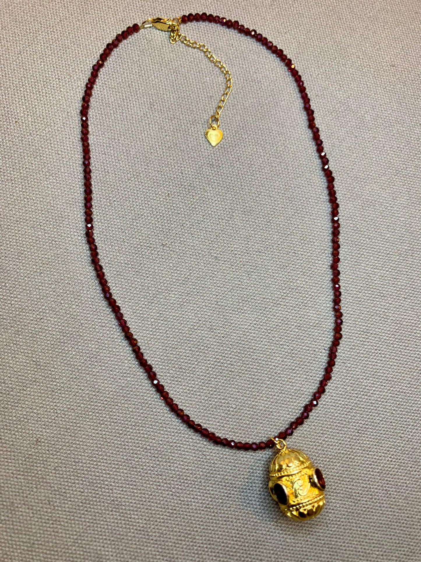 Collier Bohème Doré, Pendentif Amulette, Pierre Naturelle Grenat