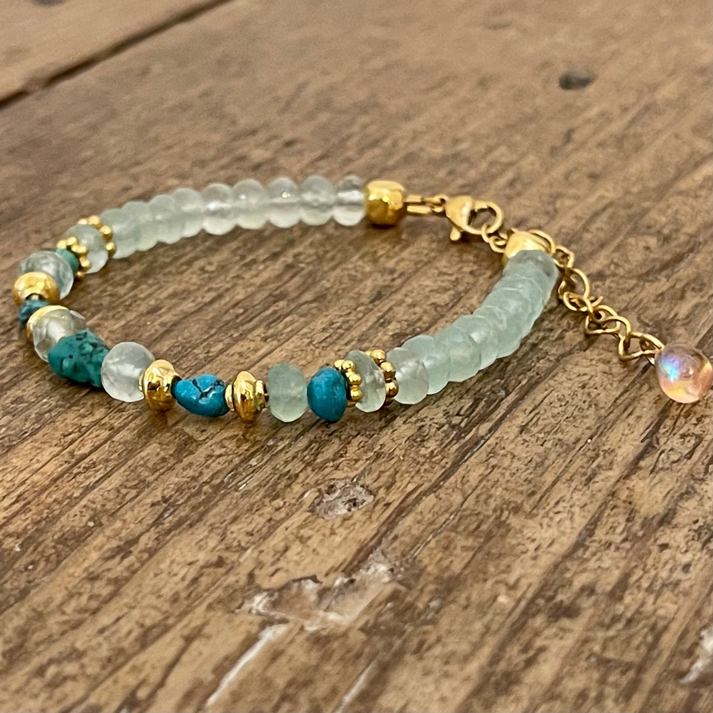 Bracelet Doré, Calcédoine et Turquoise